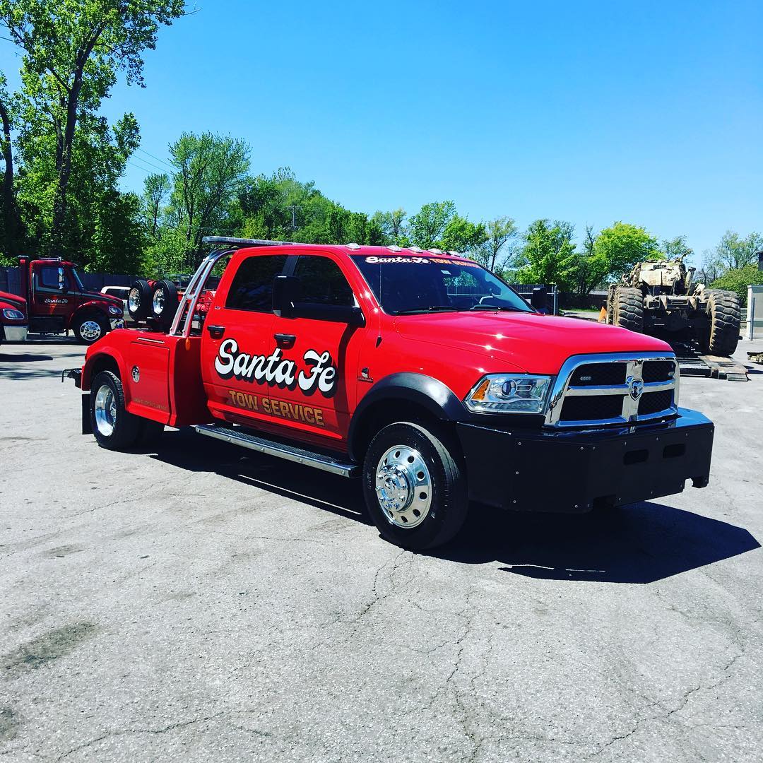 I spam this truck a lot, but first time it's been clean with the red tow  hooks so here you go again. : r/ram_trucks