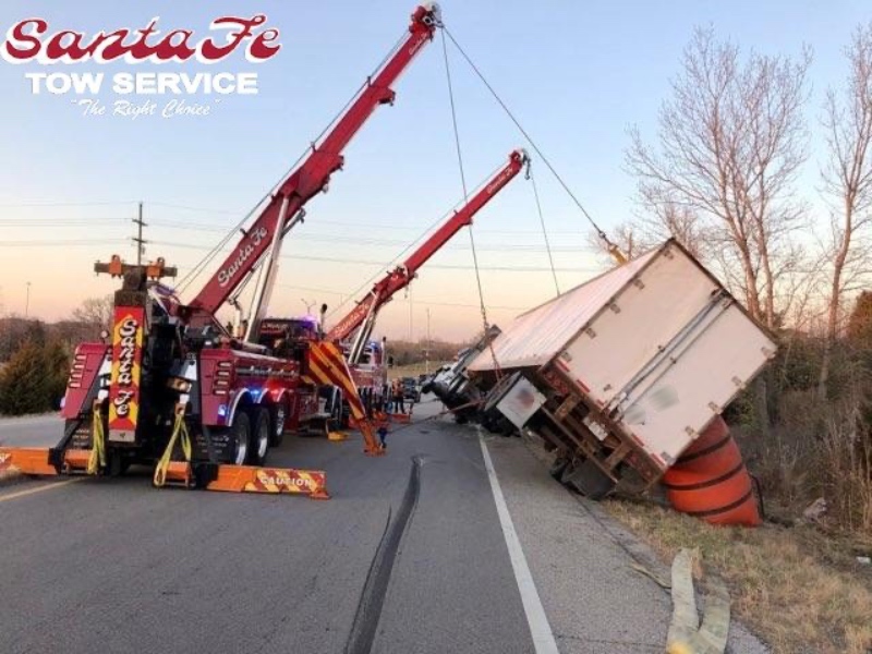 I-44 semi towing